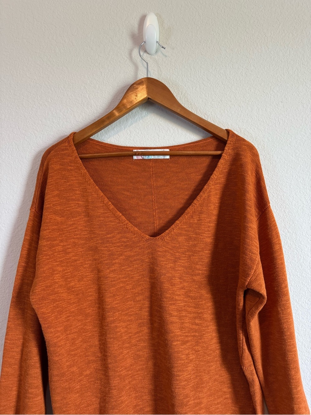 Free People Beach Rust Orange V Neck Cotton Linen Blend Side Slit Sweater Sz XS - Picture 3 of 9